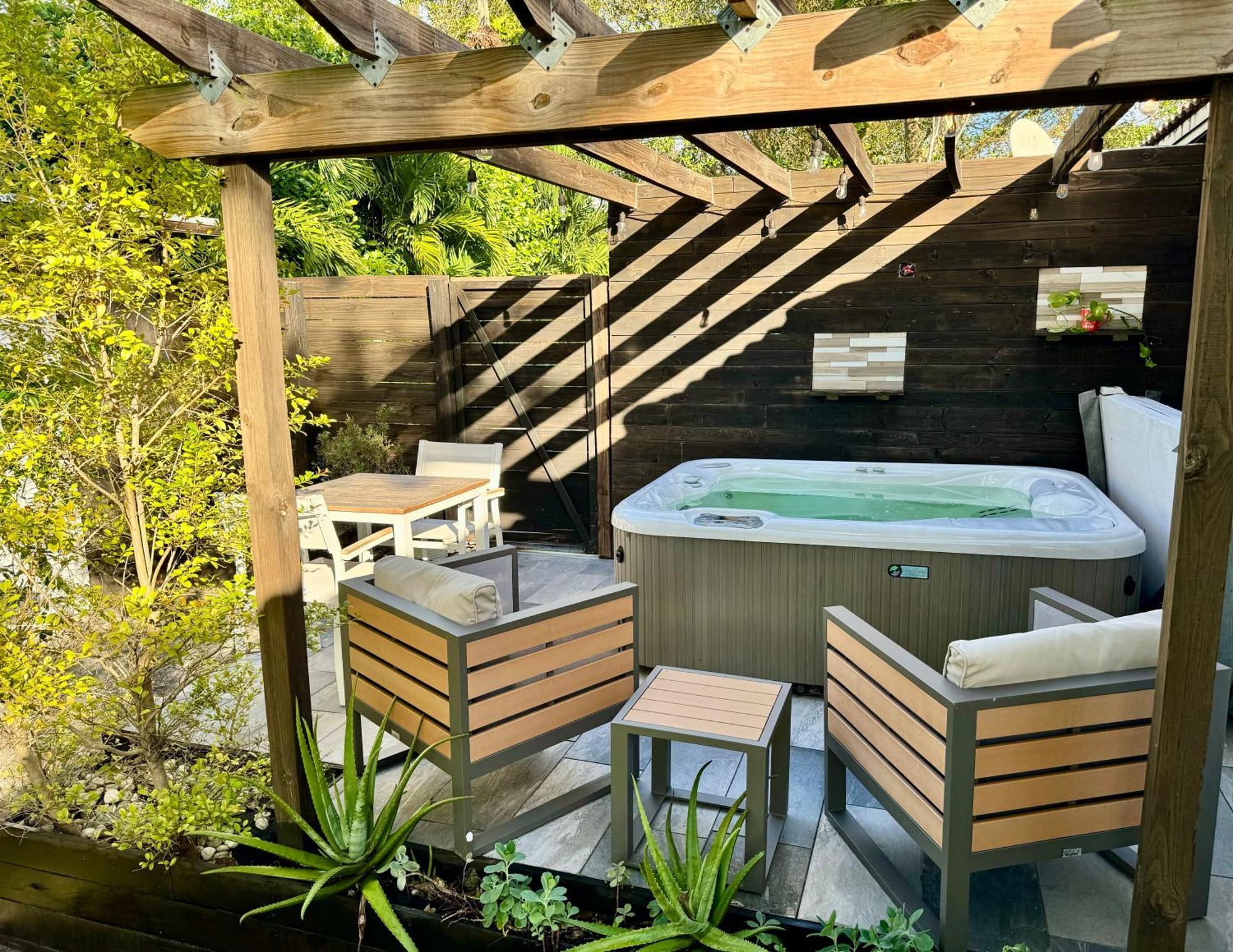Hot Tub House On Golf Course! 10 Mins To The Beach Μαϊάμι Εξωτερικό φωτογραφία
